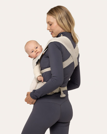 Flybaby Nosidełko All Cream – kremowa dzianina 3D, kremowe taśmy i klamry