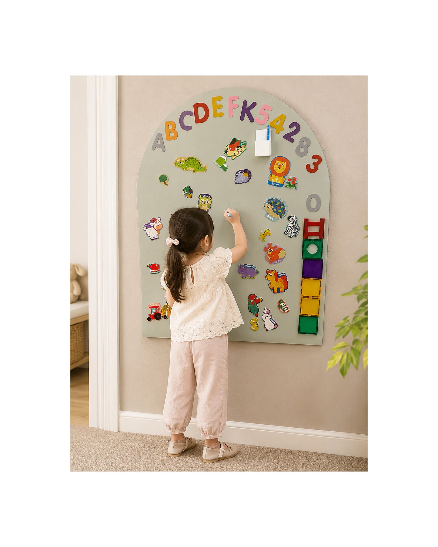 Family Nation MagneKids magnetyczna tablica samoprzylepna Arch 95×60 cm – Sage Green